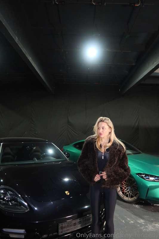 Which car do you like better, Porsche, BMW or me? 🤔😜