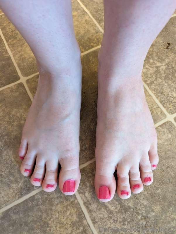 Painting my toenails hot pink 🩷 😁