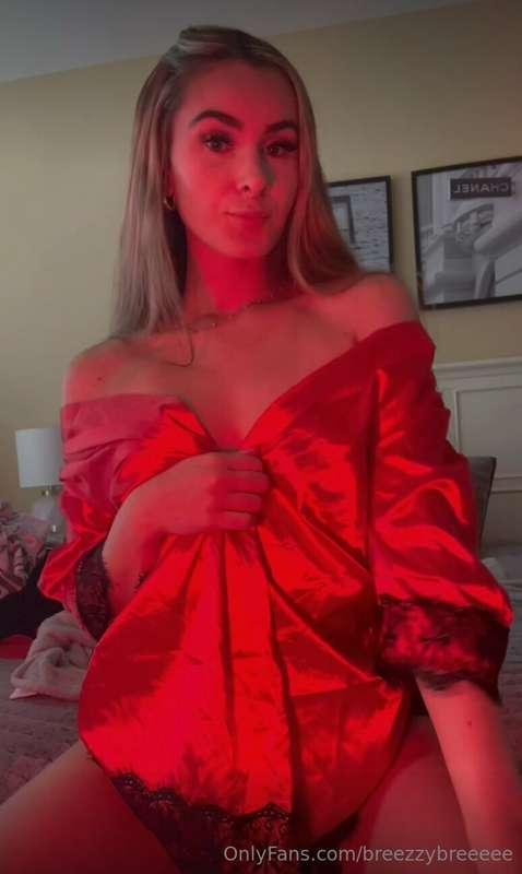 Message me baby i'm in the mood right now 😜