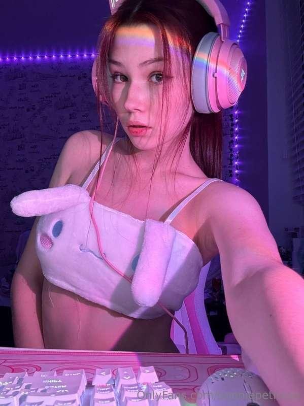 I’m hosting a game night in my dreams tonight—wanna join?👀🙈C..