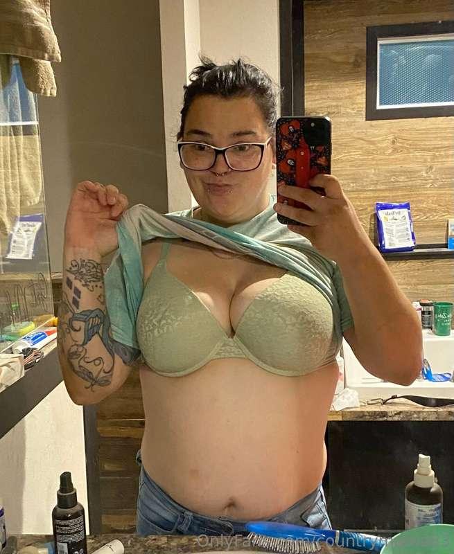 Getting ready to rock this Friday. Feeling much better. Excu..