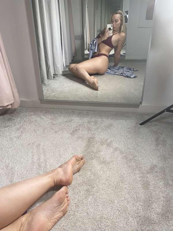BAREFEET MONDAY 🙊🙊