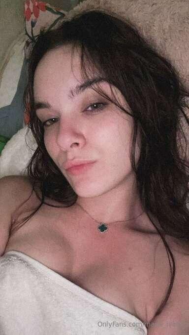 Quick photo after shower 💦