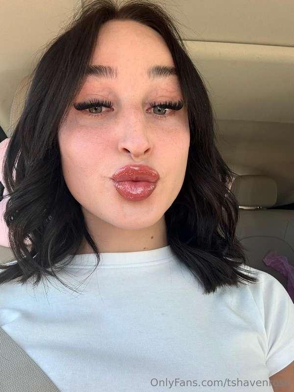 😘, pucker up and plant a nice juicy smooch on these luscious..
