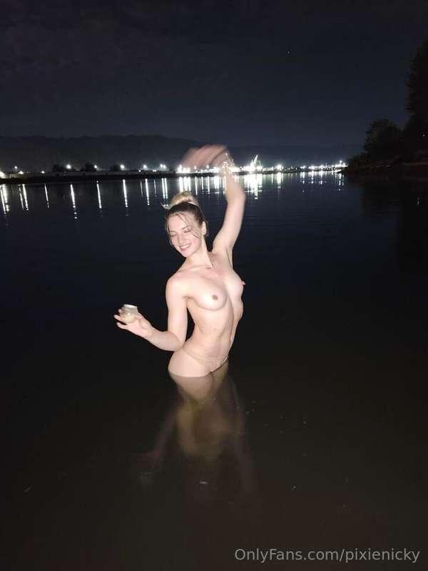 Summer time = skinny dipping time (: