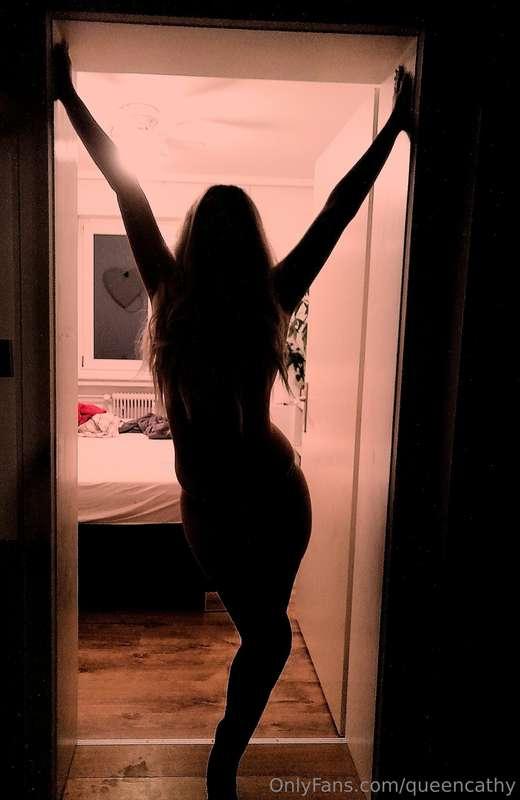 Vielleicht steh ich heute Nacht ja in deiner Tür 🤫😈