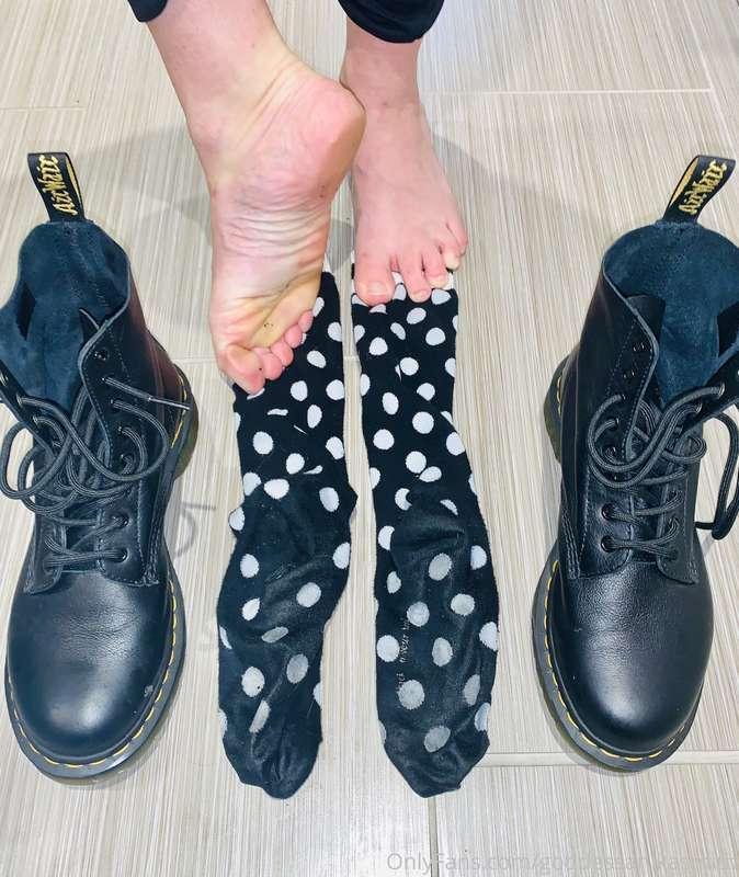 Sweaty feet. Want a lick? They stink. Https://onlyfans.com/a..