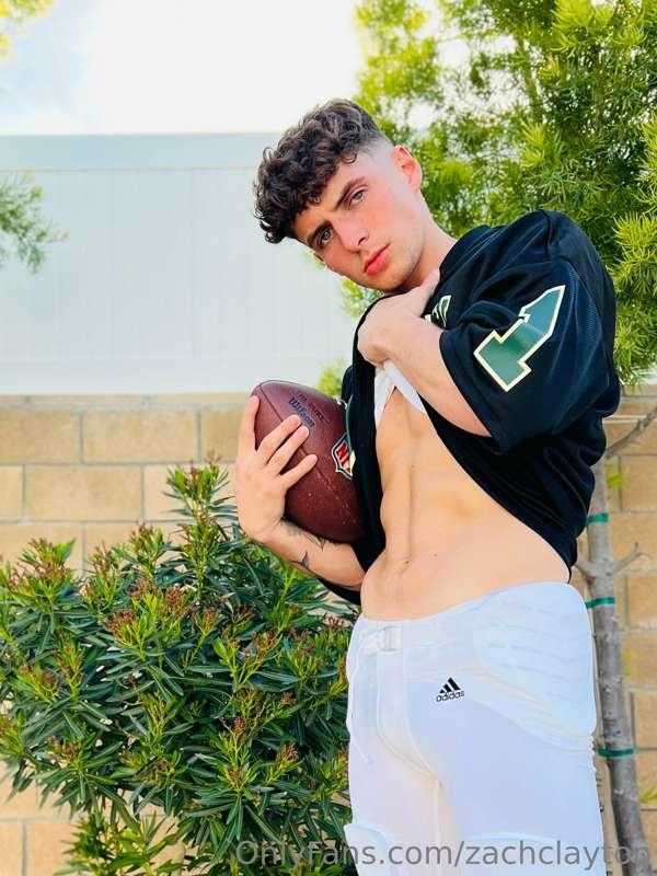 football season needs to hurry tf up 😤 (check your DMs to sc..