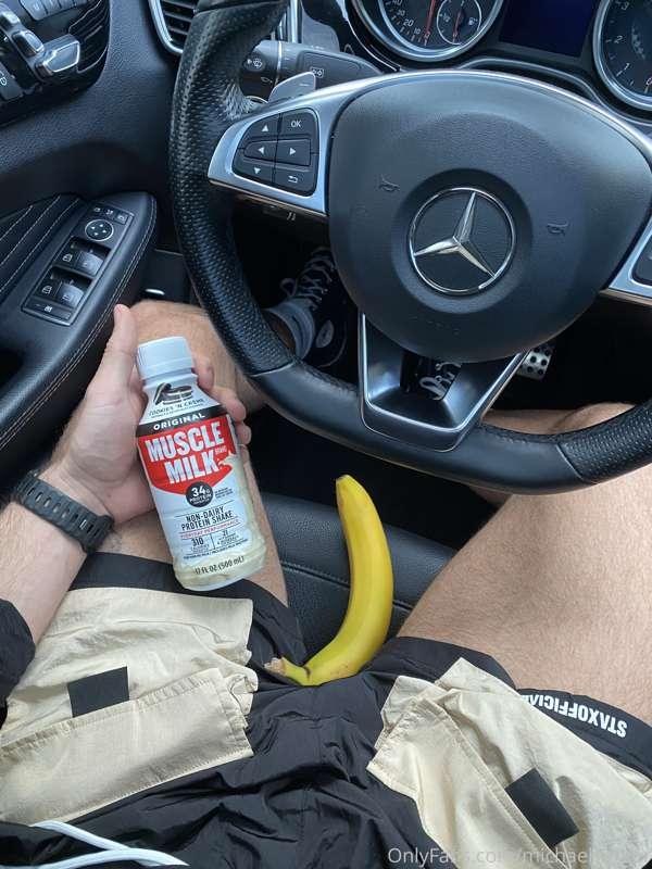 post workout who want sum 😝 🍌 💦