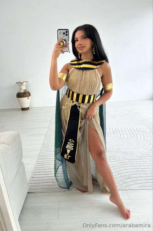 Dripping in gold and confidence ✨ How do I look? 😉