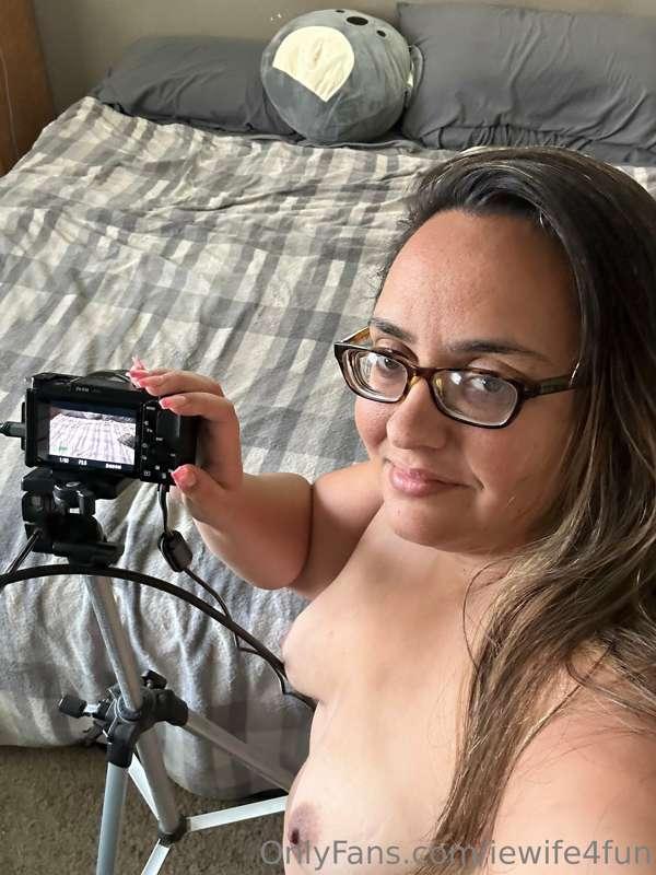 Going live on kick in 10 minutes come and hang out with me