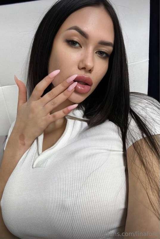 Oops, something got on my lips🤭 Maybe it was your kiss?💋😈