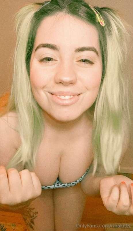 THIS CUTE FACE LOVES SUCKING DICK 💛💛
@pippavip (𝘰𝘯 𝘴𝘢𝘭𝘦!)
#a..