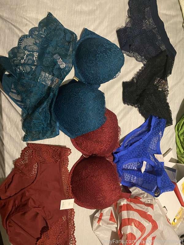 HURRY BABE🚨 the first 5 tippers of  $10 or more  gets pair o..