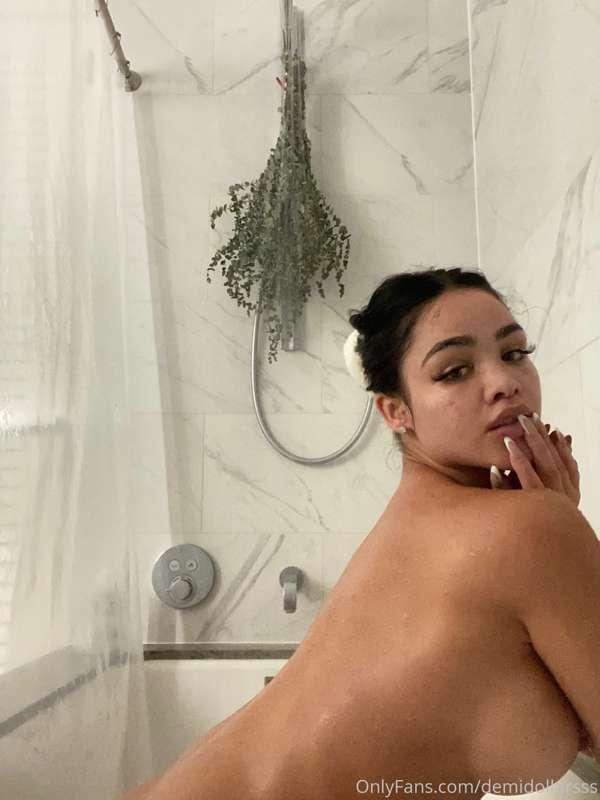 Releasing my uncensored 🐱 play video on my VIP page tomorrow..