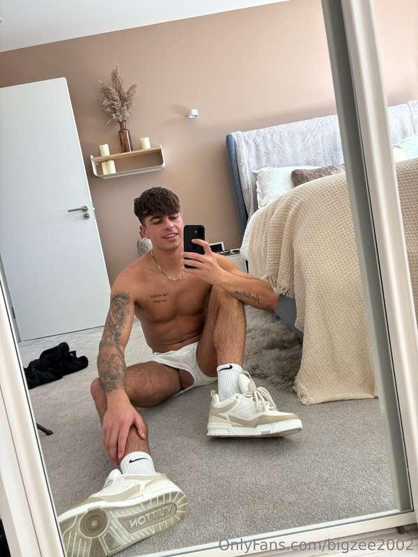 Spot the surprise 🤫