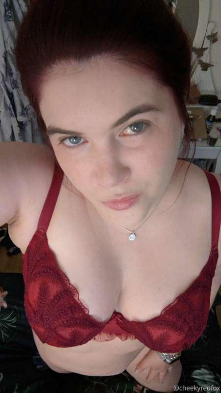 Happy weekend! 

Here is my lingerie of the day peeps, off o..