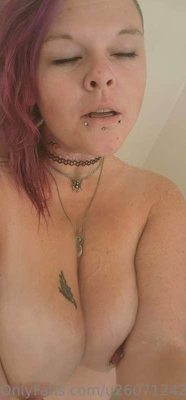 Just a couple quick pics from yesterdays shower..