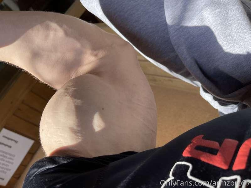 armzbro97 image #0