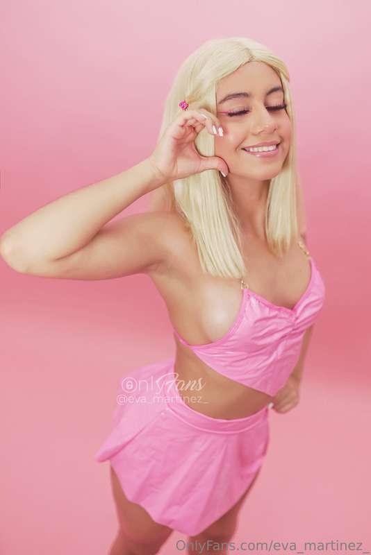 **I'm a blonde bimbo girl in a fantasy world 💋 dress me up, ..