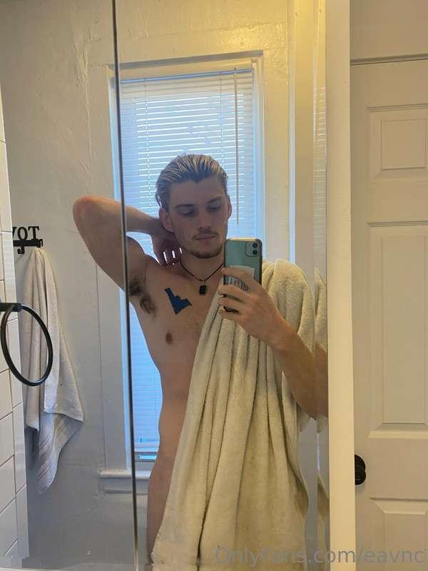 Just finished up the shower, ready to chill. Gotta love a fr..