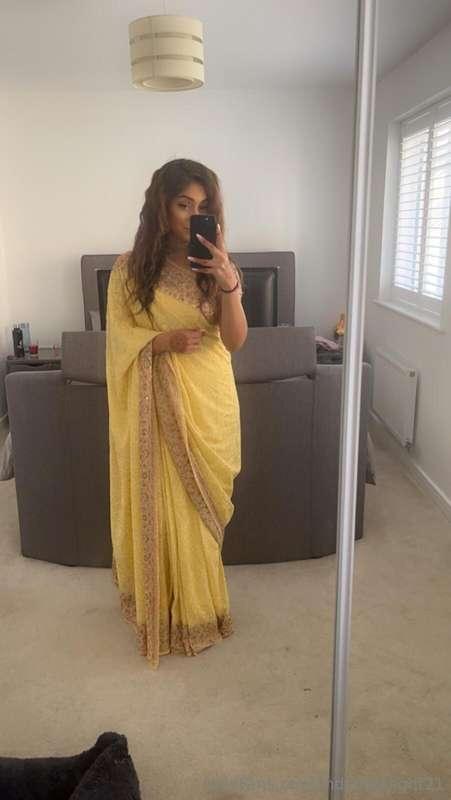 Who wants to see underneath this saree ;) x