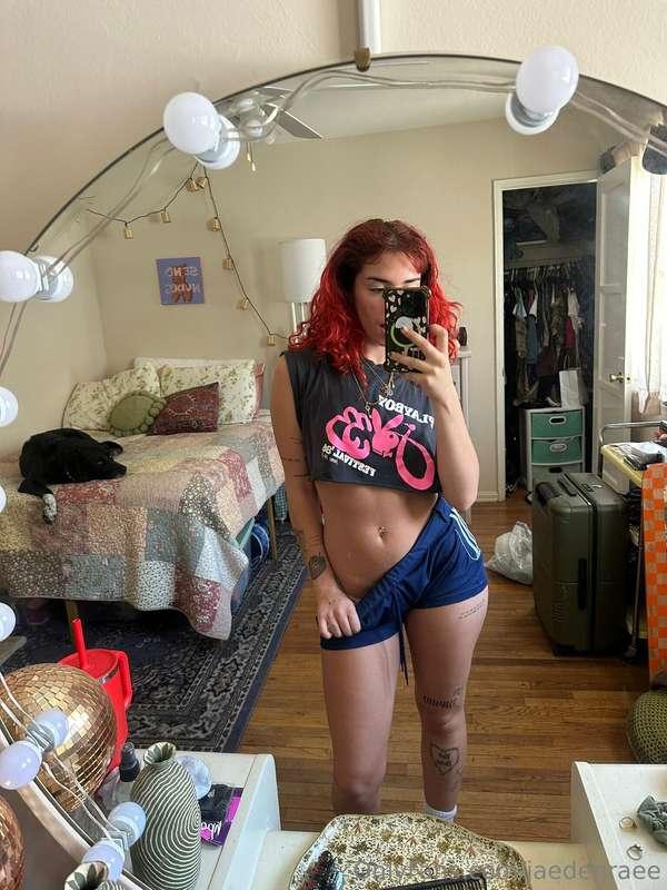 dm me to drop my shorts hehe 🙈