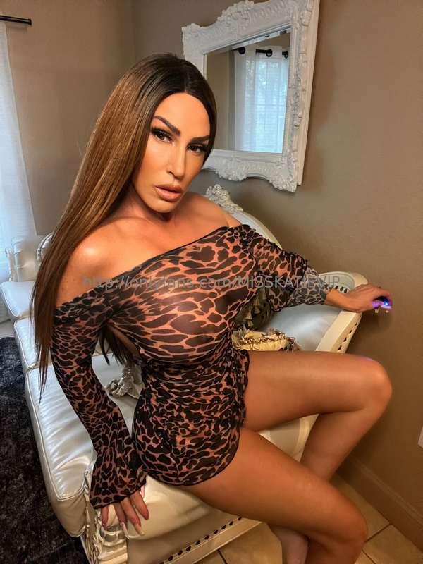 Tip on this post and I’ll send you hot surprises back 😘😘😘