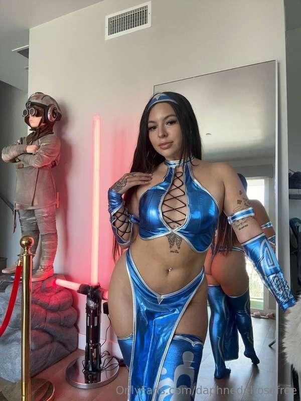 can Goddess @pixiewinn222 turn you into her lil slut? 😈 http..