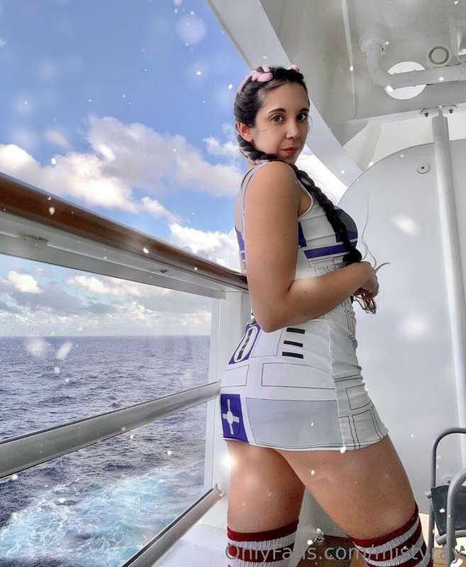 300 likes and I’ll post naked photos on my private cruise 🚢 ..