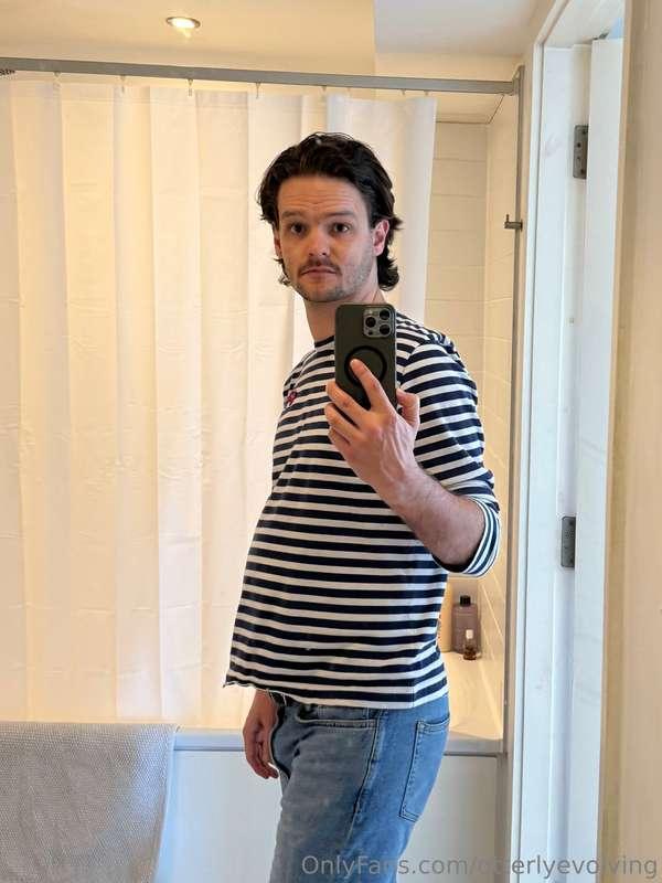 When your reflection shocks you so you decide to do a lil ph..