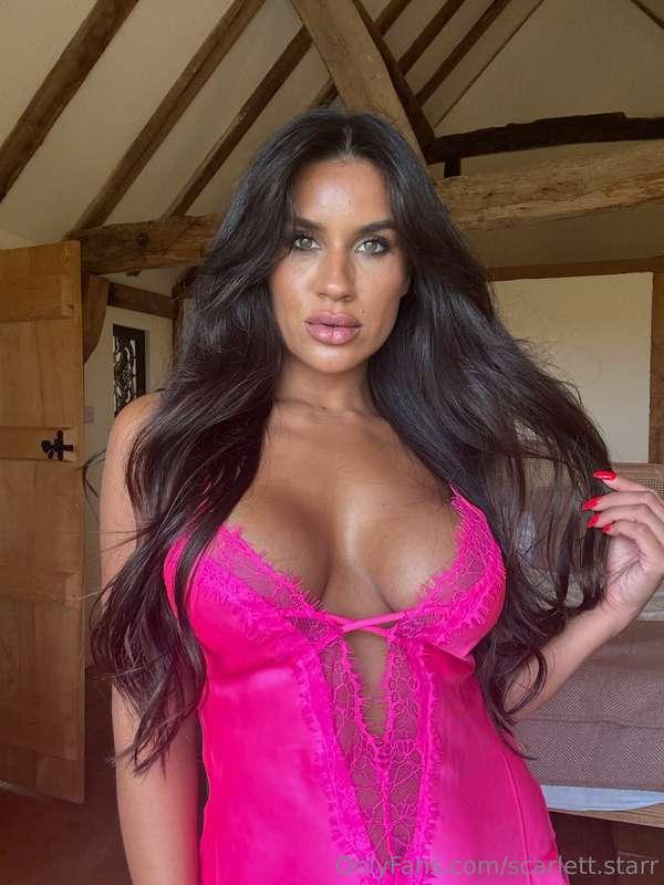 Bright colours always make me hornier 😍