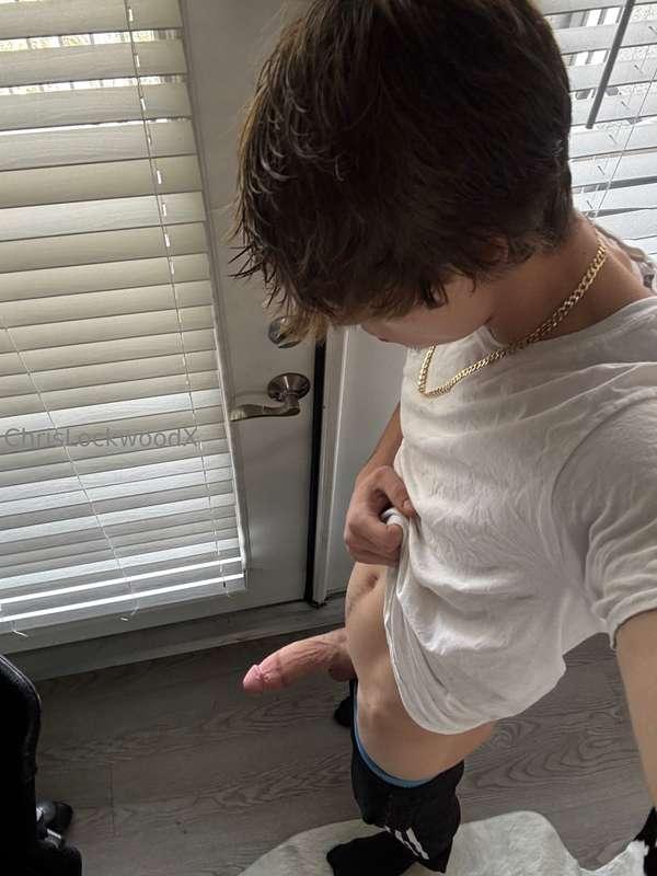 Cock thicker than my wrist 😏😳This baby does DAMAGE