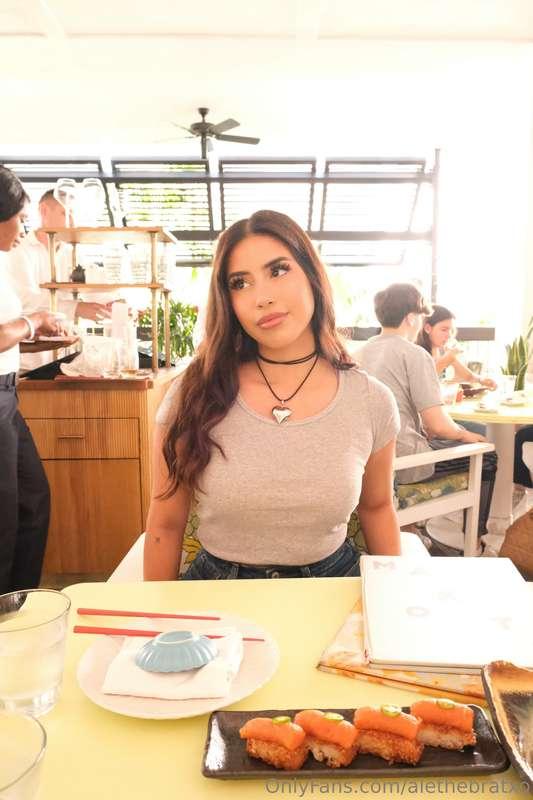 I love eating sushi 🍣 what’s your fav food?
