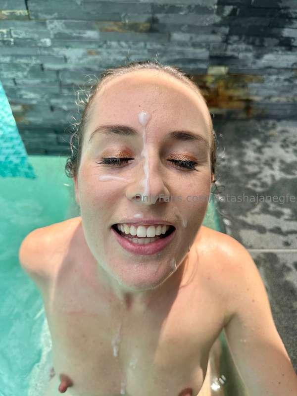 I LOVE Facials 😍💦 DM me for my naughtiest facial vids 🙊
