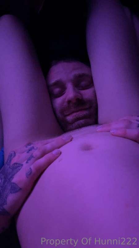 Love suffocating daddies face while he’s eating my 👅🐱 and ma..