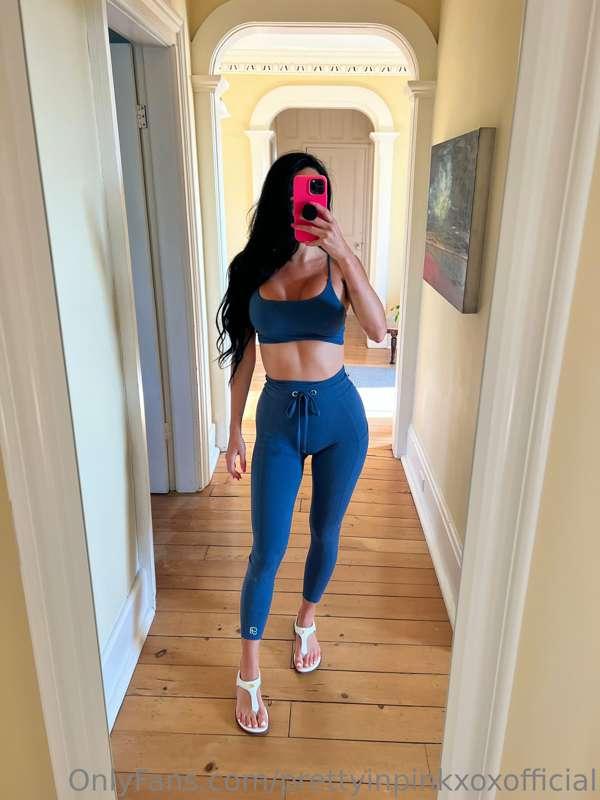 Happy Sunday!!💦🙊😈 ***SWIPE*** to undress me 😇