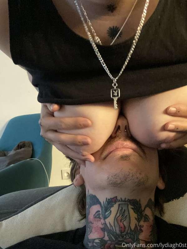 ‪My boyfriend was feeling sick so this was the correct way t..