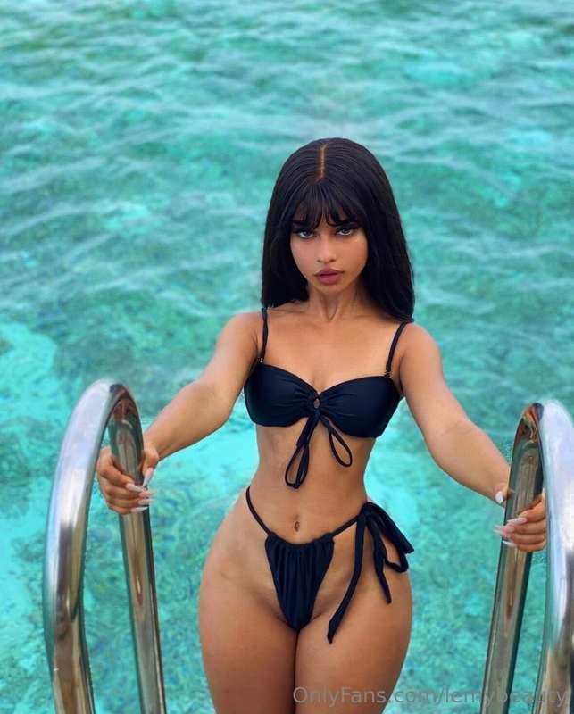 Do you want to swim in my ocean? 🐬🏝️