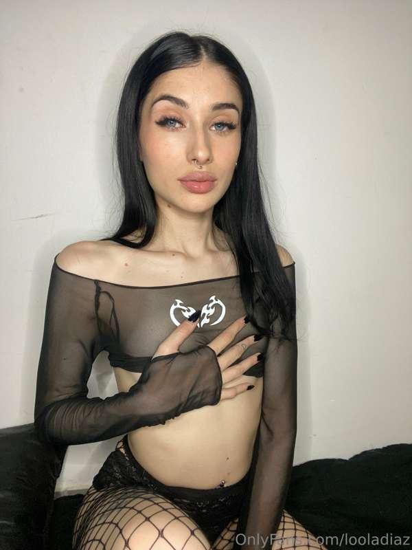 Hola papis !🖤 déjenme un comentario bien rico para miii😍