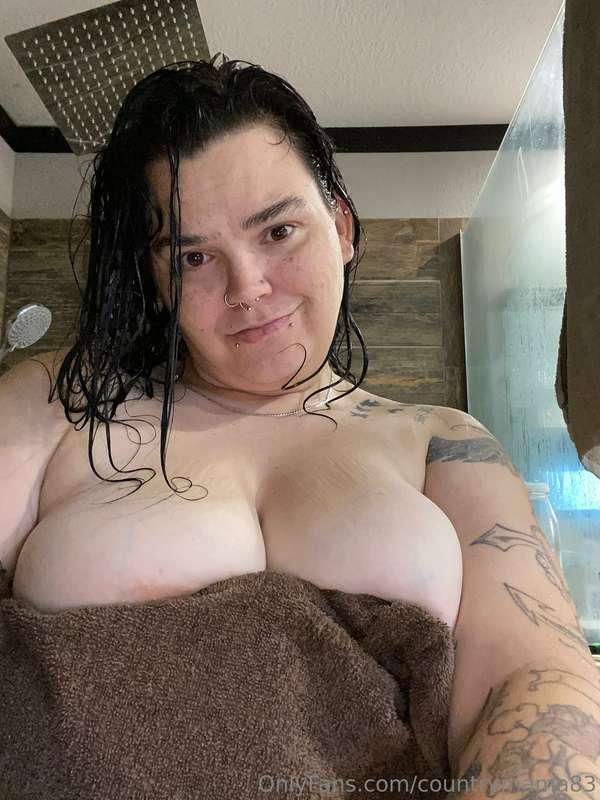 Nice and clean and ready for bed. Sweet dreams
XOXO