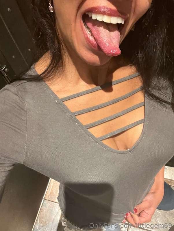 👅