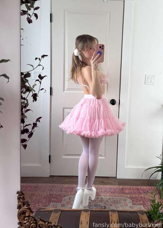 I feel like the prettiest little princess in this outfit!☺️👑

#petite #princess #girly #pigtails #tights #heels #pumps #cute #lingerie #blonde #cute #adorable #daddy 