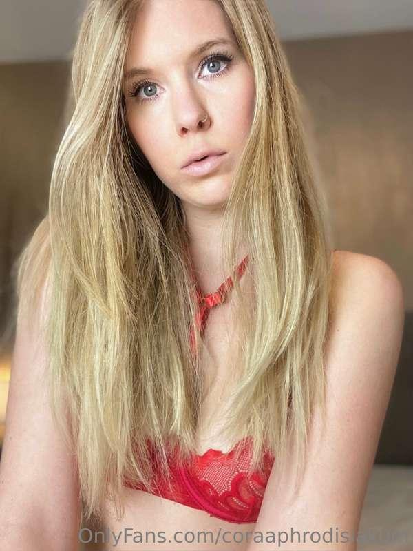 Was löst dieser Blick in dir aus?🤤😈 Schreib’s mir in die DM’..