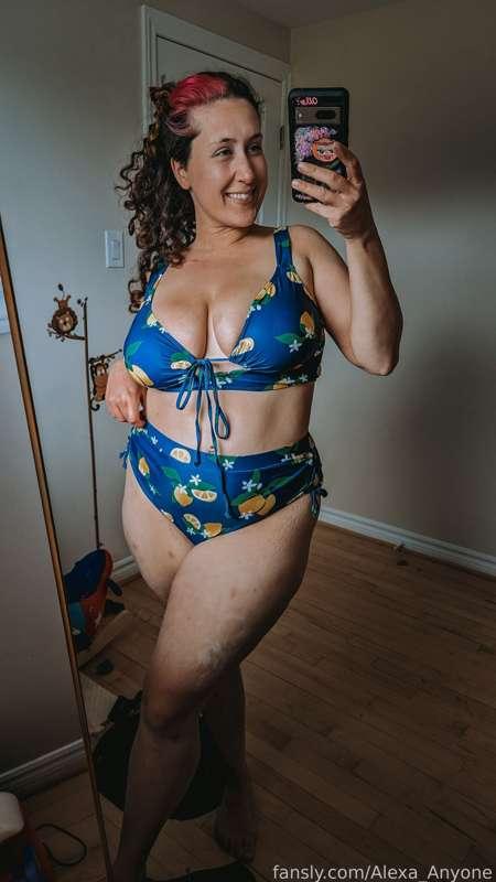 When life gives you Lemons... Squeeze them... Real hard! 🍋

The bikini has arrived and I'm seeing it 360° with you for the first time! 

#tryon #bikini #thickwoman #skinywaist #bigass #hourglass #twerk #dirtyfeet #mommy #spreadpussy #bbwa