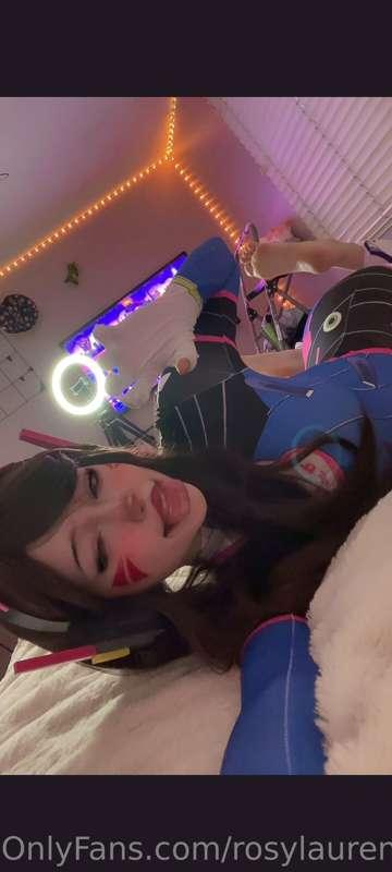 Tickle my feet with your big dick