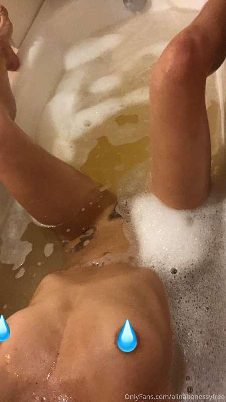 Making myself clean 🧼 before being a dirty little slut again..