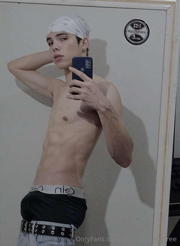 How about you see my dick without underwear?🥵😏 https://onlyf..