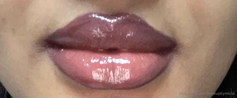 My favorite lip comb this season!!! 
Want to know what I use..