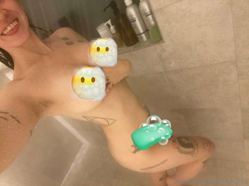 Some shower selfies coming down the message pipeline this we..